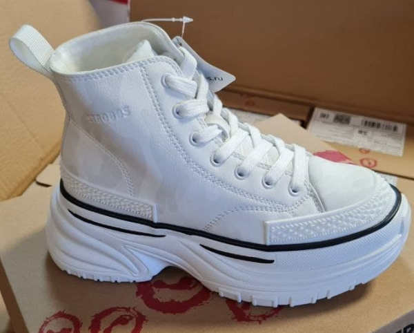 Фото Ботинки  Strobbs  белый  кожа искусств. Z-100895